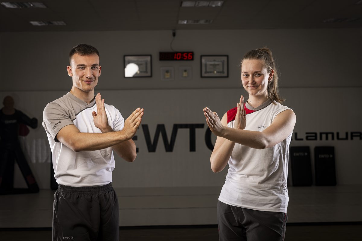 WingTsun Erwachsene: Mann und Frau beim Partnertraining in der Akademie Neuss