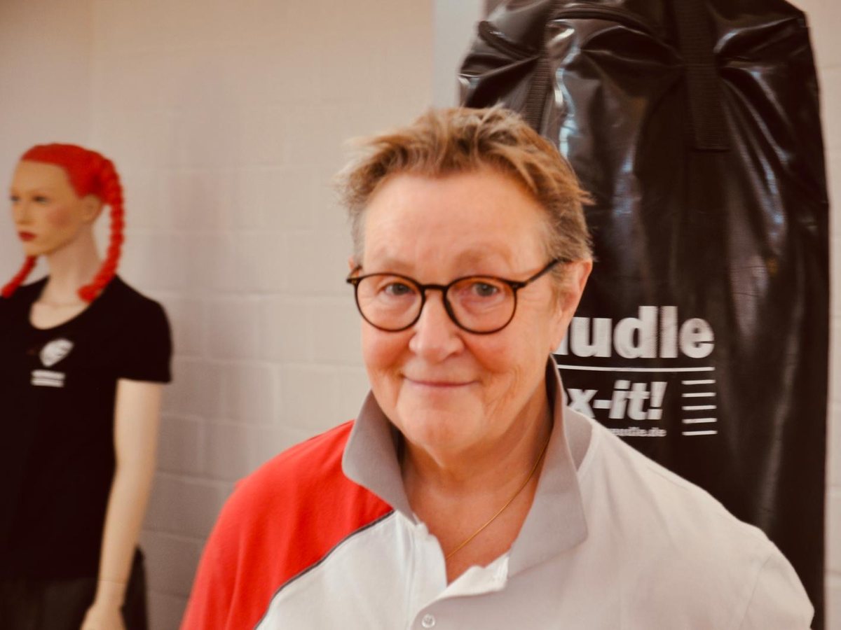 Dagmar, Trainerin des WingTsun-Frauenkurses, in der Akademie in Neuss-Holzheim